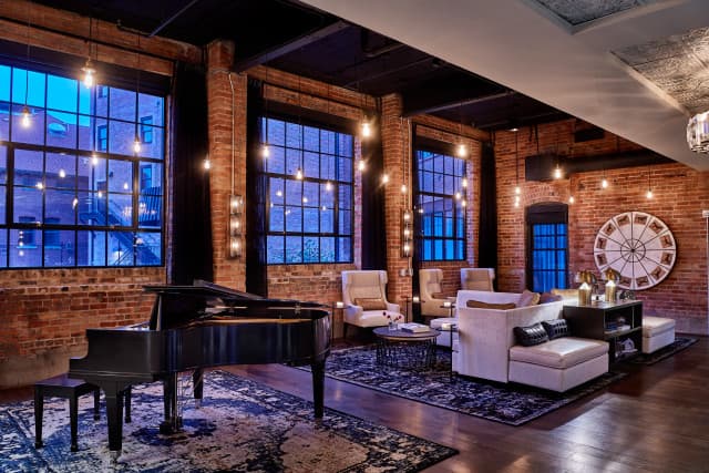 Craft cocktail bar with live jazz music on select nights Craft cocktail bar with live jazz music on select nights